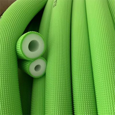 El material utilizado para la fabricación de las tuberías de refrigeración es el cobre.