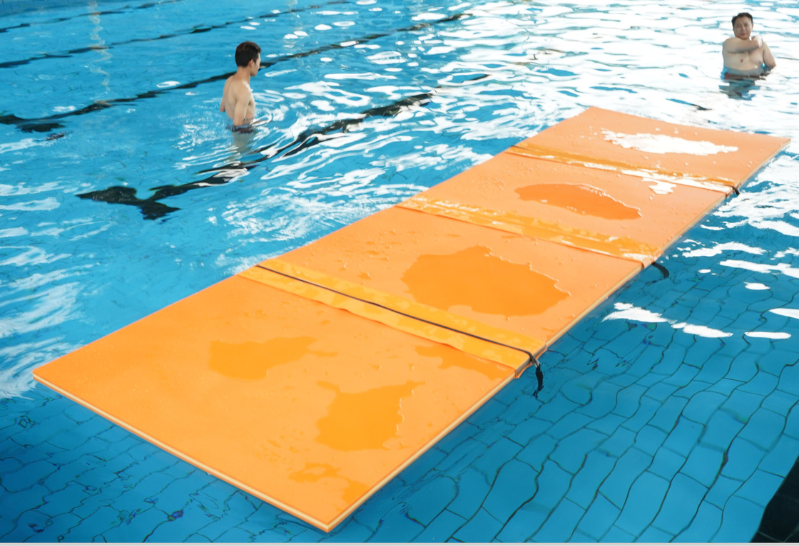 Celdas cerradas 9x6 enlazadas con el tapete flotante de la piscina de espuma de múltiples capas XPE Pad para la playa