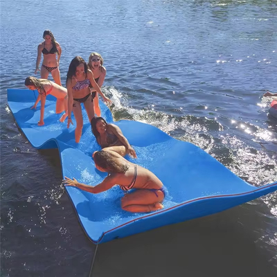 Color personalizado Tamaño de espuma de alfombra flotante, alfombra flotante de agua de múltiples capas para piscina gigante